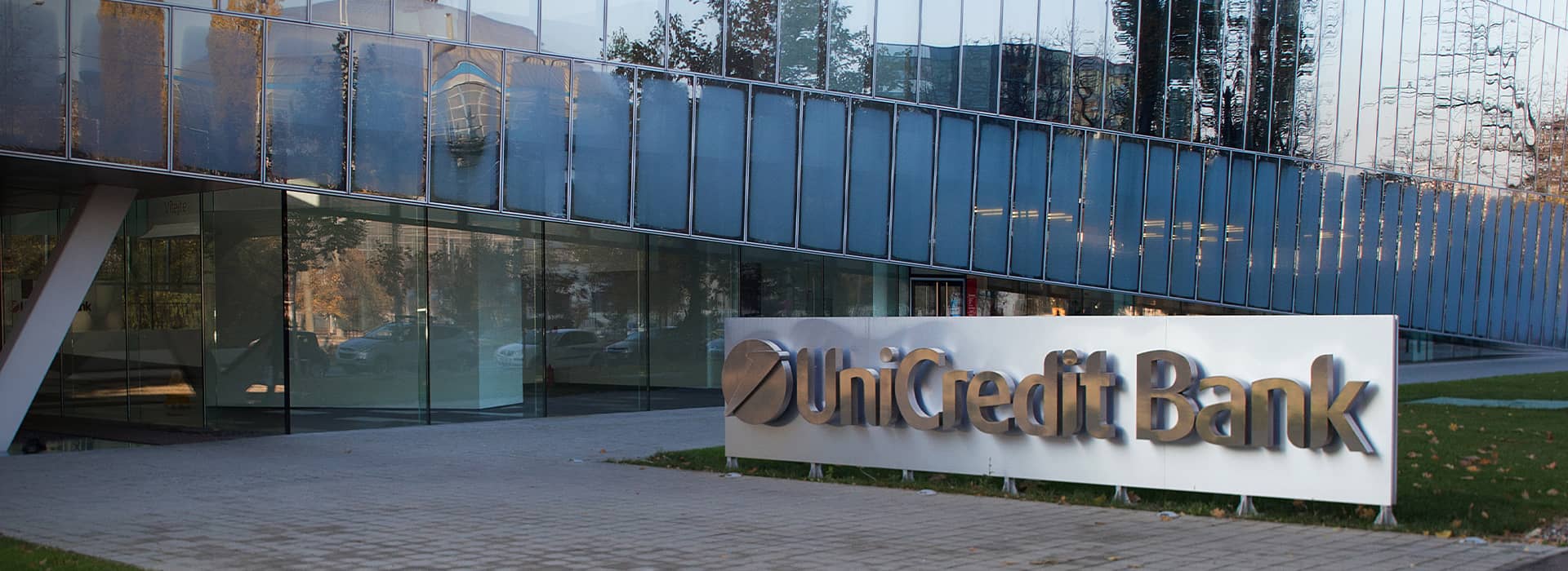 UniCredit fuzioneaza cu AlphaBank